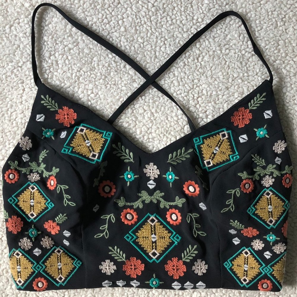 NEARLY NEW XHILARATION CROPPED CAMI TOP; SIZE XS